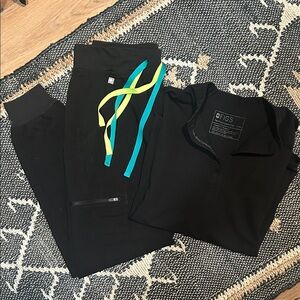 Women’s Figs XS Joggers XS Rafaella Top. Blue and greenish/yellow strings